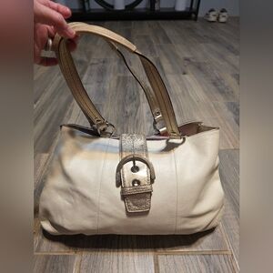 Vintage Y2K Coach Soho Buckle Flap Carryall - Cream/Gold Metallic - F18751